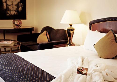 Guestroom - Millennium Gloucester Hotel London Kensington