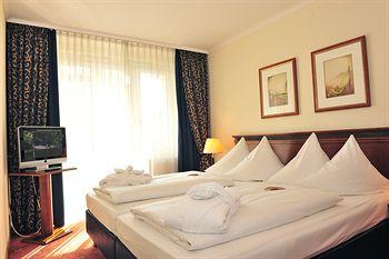Exterior - Ramada Plaza Berlin City Centre Hotel & Suites Exterior - Ramada Plaza Berlin City Centre Hotel & Suites