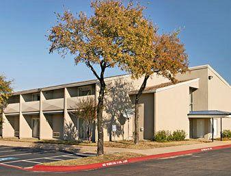 Exterior - Travelodge Austin Exterior - Travelodge Austin