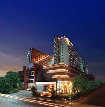 Exterior - Twin Towers Hotel Exterior - Twin Towers Hotel