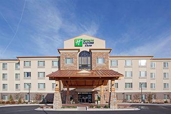 Exterior - Holiday Inn Express Hotel & Suites Denver Airport Exterior - Holiday Inn Express Hotel & Suites Denver Airport