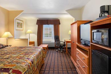 Ramada Beaumont Ramada Beaumont