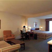 La Quinta Inn & Suites Chicago North Shore La Quinta Inn & Suites Chicago North Shore