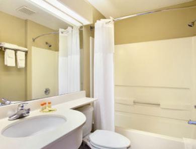 Days Inn And Suites Hutchinson Days Inn And Suites Hutchinson