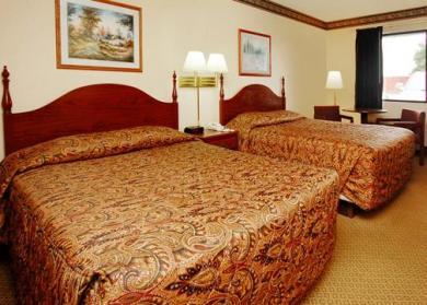 Econo Lodge Inn & Suites East Econo Lodge Inn & Suites East
