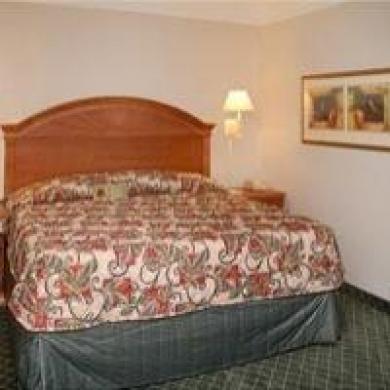 La Quinta Inn and Suites Shawnee La Quinta Inn and Suites Shawnee