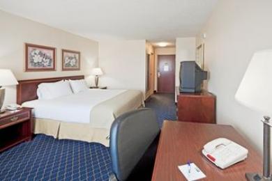 Holiday Inn Express Hotel & Suites Warsaw Holiday Inn Express Hotel & Suites Warsaw