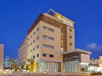 La Quinta Inn & Suites Cancun La Quinta Inn & Suites Cancun
