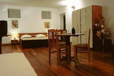 Les Trois Metis Guest House Les Trois Metis Guest House