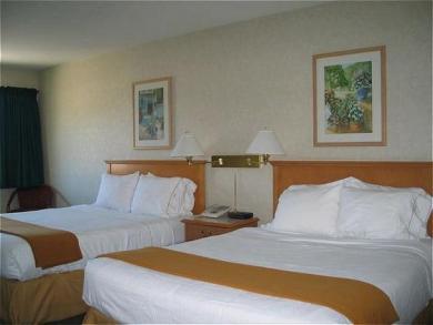 Holiday Inn Express Kelowna Holiday Inn Express Kelowna