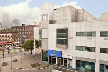 Super 8 Hotel Downtown Toronto Super 8 Hotel Downtown Toronto