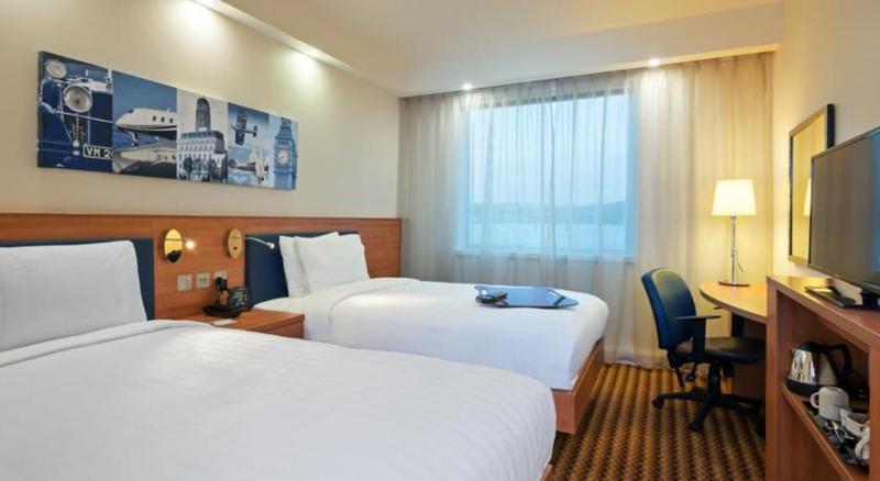 Hampton by Hilton London Luton Airport Hampton by Hilton London Luton Airport