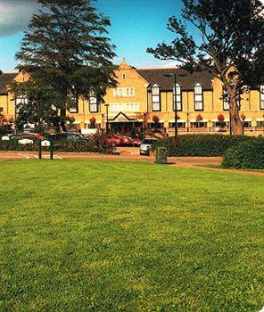 Exterior - De Vere VILLAGE Hotel Leeds Exterior - De Vere VILLAGE Hotel Leeds