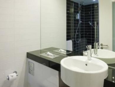 Holiday Inn Express Cambridge-Duxford M11, Jct.10 Holiday Inn Express Cambridge-Duxford M11, Jct.10
